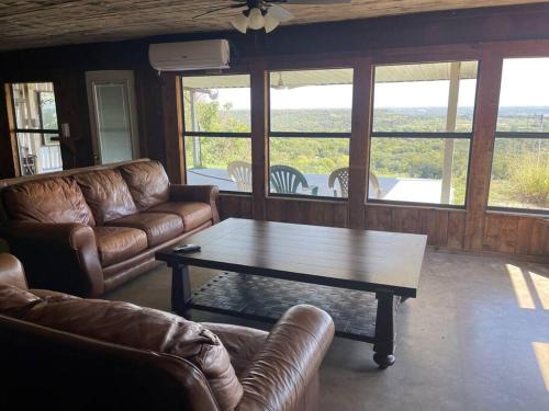 Mineral Wells Maison | 4-bedroom home with gorgeous view