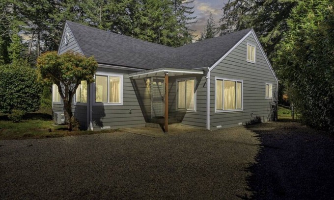 Dunes City Maison | 4-bedroom house in tranquil Florence with WiFi, AC. Book now