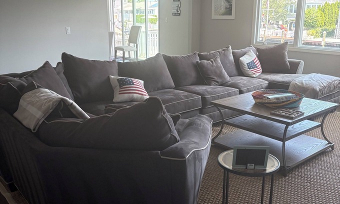 Point Pleasant Maison | 4-bedroom house in welcoming Point Pleasant with a double lot dock
