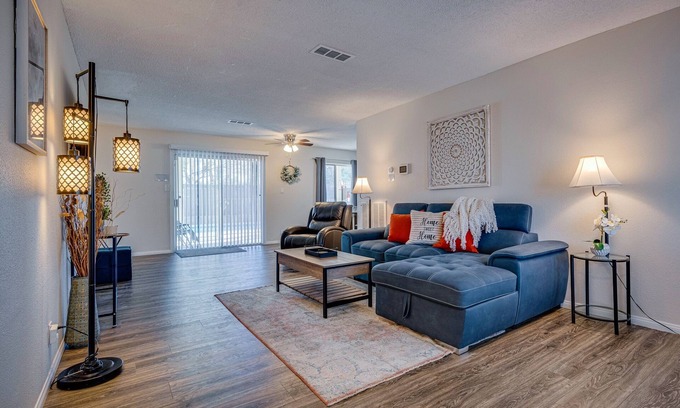 Paradise Maison | 4-bedroom house w/ pool 15 mins from strip