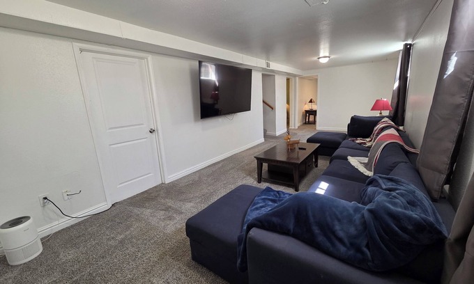 Dupont Maison | 4 Bedroom house within 10 minutes of Downtown Denver! Full house with yard.