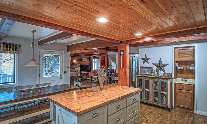 Trinity Center Cabine | 4-bedroom hunting and fishing cabin in fabulous Trinity Center