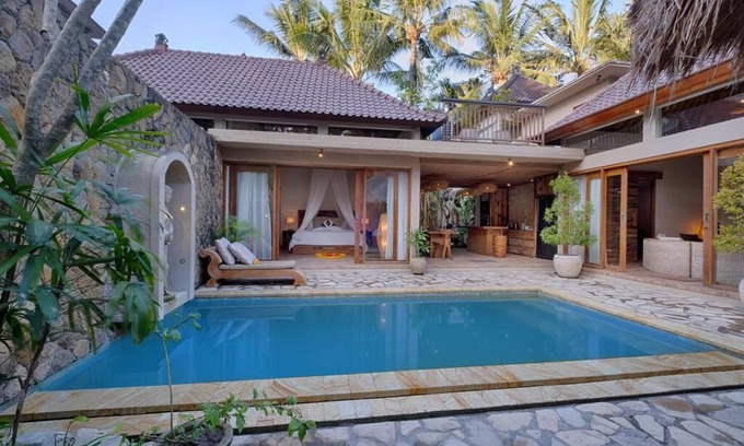 Lodtunduh Villa | Villa Infinity 4 chambres avec piscine privée, petit-déjeuner inclus pour 8 personnes.