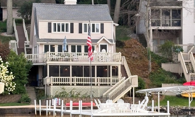 Angola Maison | 4-bedroom lake front house on fantastic lake James.