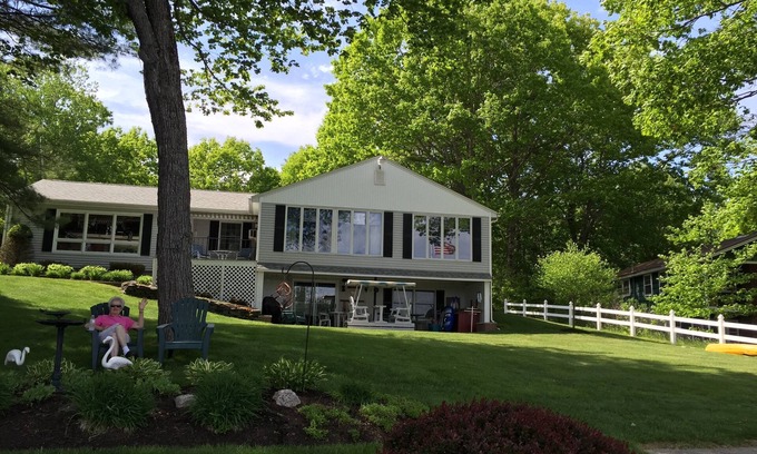 Raymond Maison | 4-bedroom lake house in serene Raymond with WiFi, AC. Relax and unwind.