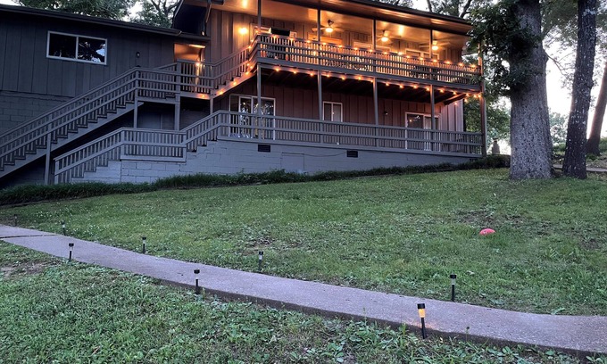 Cherokee Village Maison | 4-bedroom lakefront house with private dock