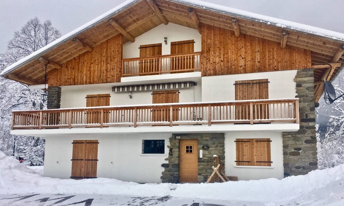 Les Carroz-d'Araches Appartement | Apt 2 Chalet Cyclamen, Les Carroz D'Araches avec Wifi, Sauna et Parking