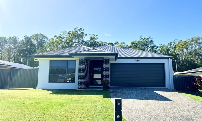 Landsborough Maison | 4 Bedroom Modern Home