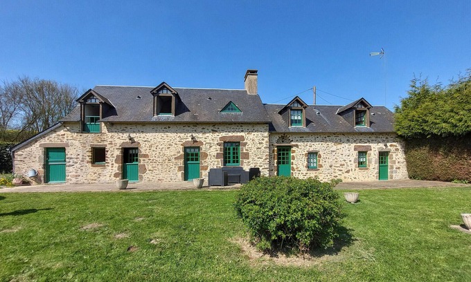 Mont-Saint-Jean Maison | 4 bedroom nice home in Mont-Saint-Jean