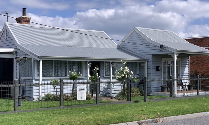 Tooradin Maison | La maison classée patrimoine de la mer est à distance de marche de tout ce que Tooradin offre.