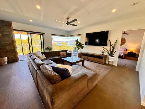 Howrah Maison | 4-Bedroom Two-Storey House With Views, Near Beach