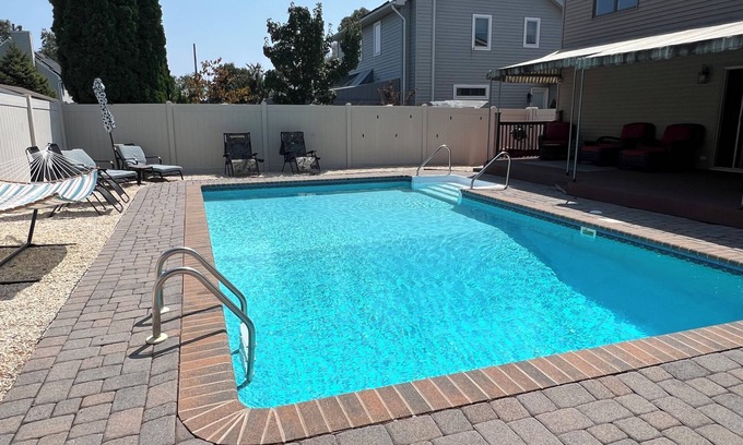 Bay Head Maison | 4.5 Bedroom, 2.5 Bath with Heated Pool + Hot Tub short walk to beach