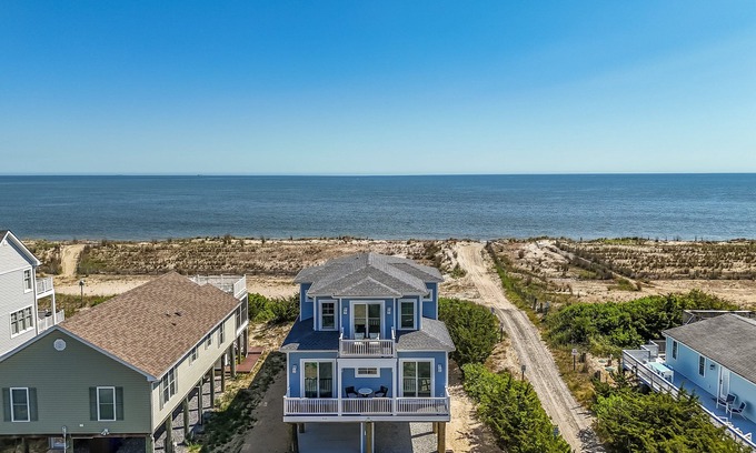 Broadkill Beach Maison | 4 Bedroom Waterfront home located in Broadkill Beach, with Spectacular Views!