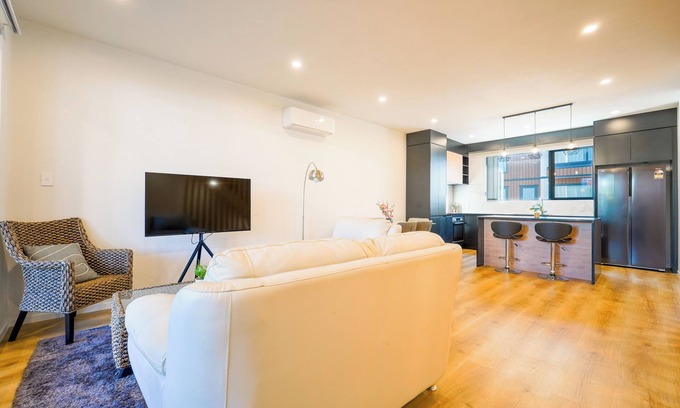 Bayswater Maison | 4 Bedrooms Modern Coastal Retreat Near Devonport