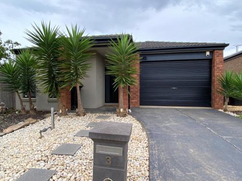 Kurunjang Maison | 4 Beds-Whole House-Colonus Street-Kurunjang-Less than 30 minutes from Melbourne international airport