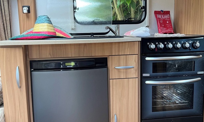 Aongatete Maison | 4 berth caravan to rent for 2 adult and 2-3 kids. 110$/ night.