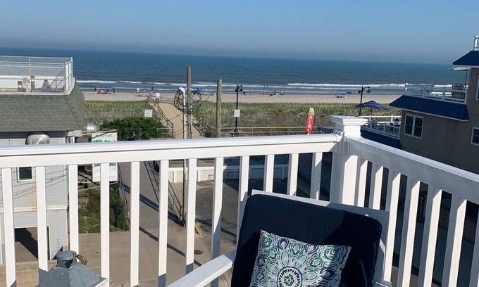 Sea Isle City Copropriété | 4 Br, 2 Ba Penthouse Condo avec vue sur l'océan - Beach Block - Heart of Sea Isle City