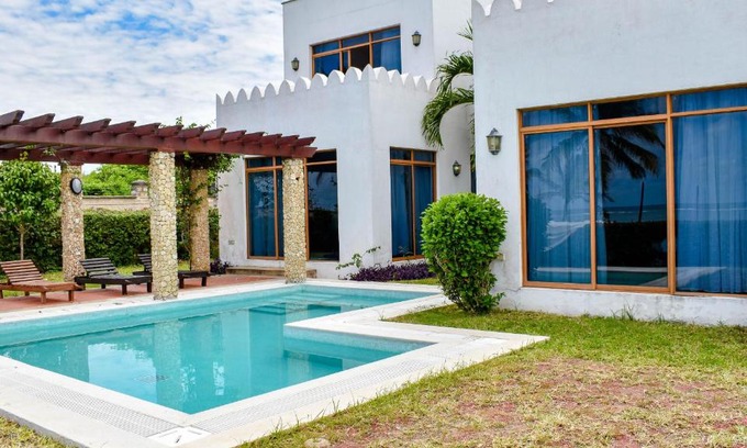 Mtwapa Appartement | 4 Br BEACH VILLA - SULTAN PALACE BEACH RESORT