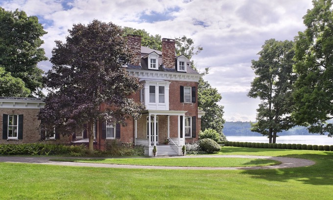 Germantown Maison | 4 Br, Hudson River Manor on 65 acres, with pool