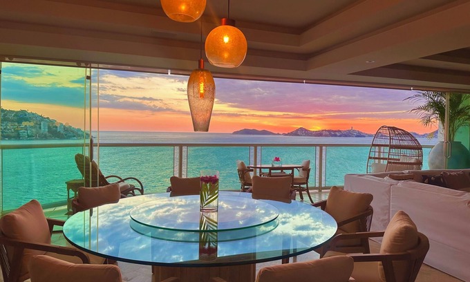 Costera Acapulco Appartement | 4 BR Luxury beachfront apartment in Acapulco Bay.