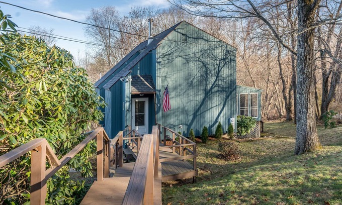 Derry Maison | 4 BR Serene Home Nestled Amongst the Canopy of Majestic Trees
