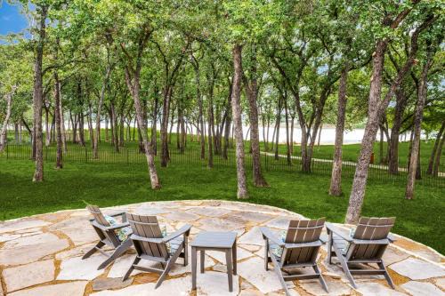 Lakewood Village Maison | 4-BR Waterfront - Pool Kayak Paddleboard & More
