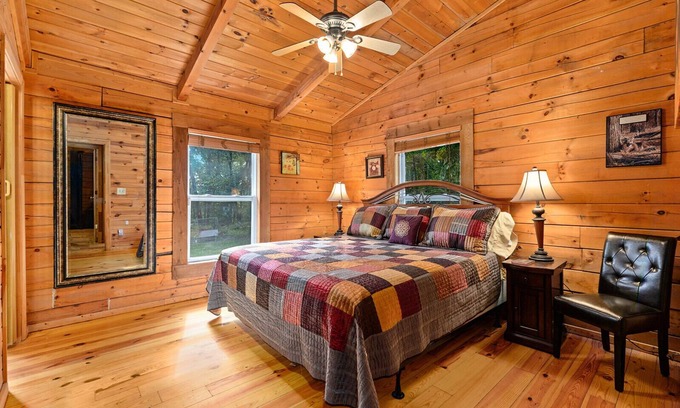 Johnson County Maison | 4 Brd 3 Bath on 6 acres near KC, Lee's Summit, Blue Springs, Kingsville.