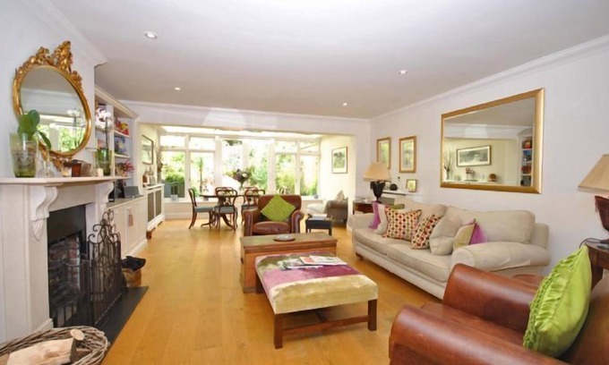 Midhurst Maison | 4 Chartwell Mews - une maison de ville qui dort 7 personnes dans 4 chambres
