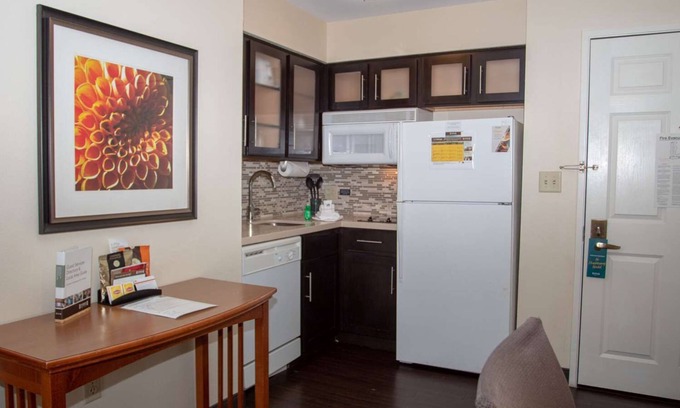 Vance Jackson Appartement | 4 Convenient Suites w/ Free Breakfast! A short drive to Six Flags Fiesta Texas!