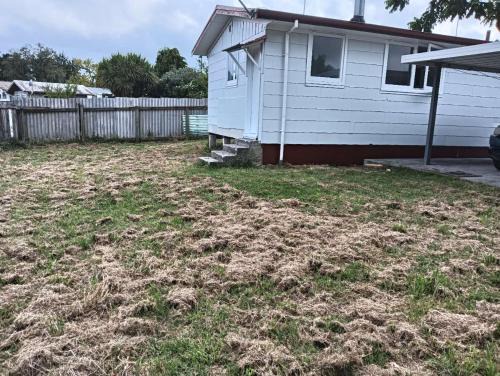Owhata Chalet De Ski | 4 Doulbe Beds including 1 Sofa Bed Garden Charlet, 638 B Te Ngae Road, Rotorua