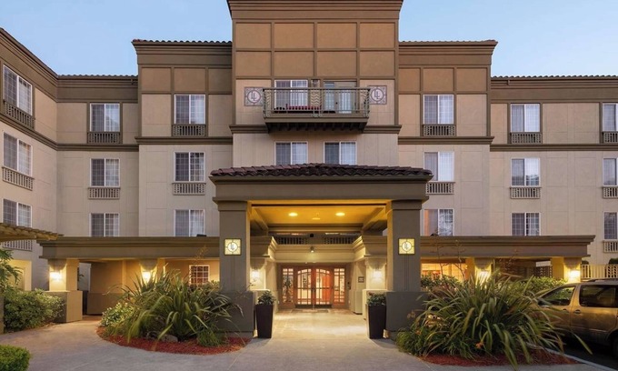 Snail Hôtel | 4 Executive Suites | 1 Bed Each | Near Dining & Shopping
