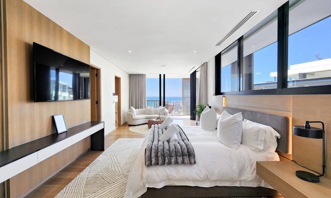 Bantry Bay Appartement | 4-Floor Bantry Bay Villa with Stunning Views