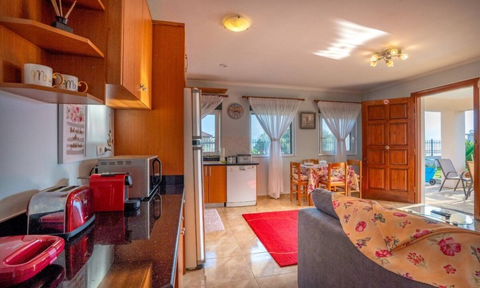 Paralia Platanou Maison | 4' from the sea family house in a garden with lawn and trees