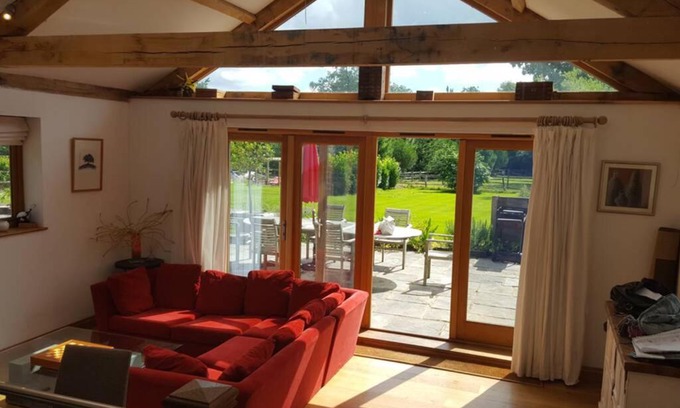 Haslemere Maison | 4 Kingsize Beds Ensuite - Sleeps 8-10 - Rural Contemporary Oak Framed House