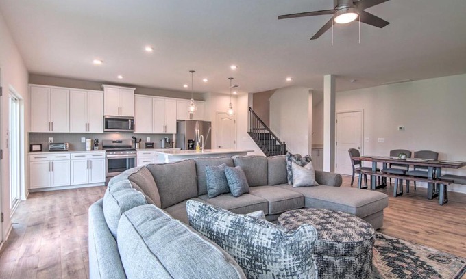 Millville Maison | 4 Mi to Bethany Beach Townhome with Screened Porch