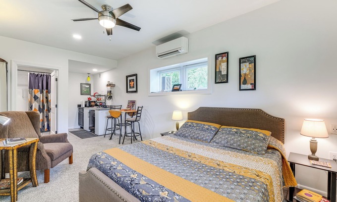 Court House Appartement | 4 Mi to Blue Ridge Parkway: Floyd Studio w/Yard