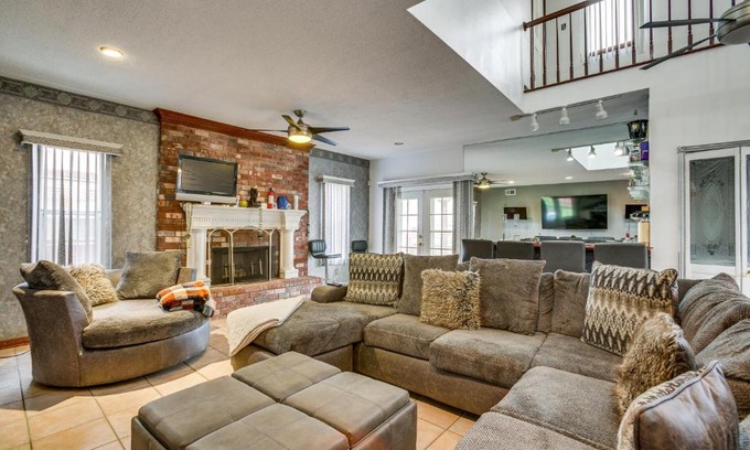Algiers Maison | 4 Mi to Bourbon St Spacious Retreat with Wet Bar!