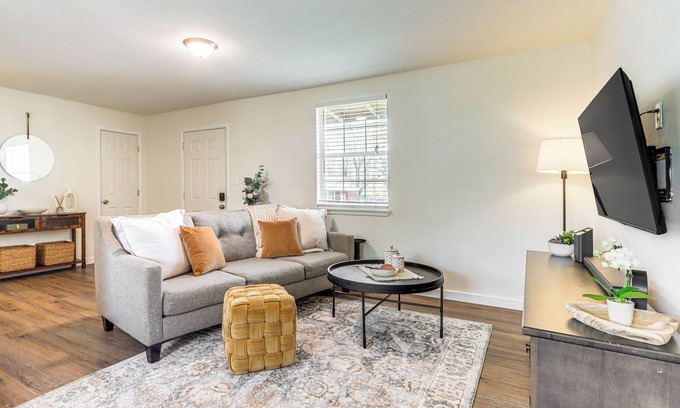 Fayetteville Maison | 4 Mi to Dtwn: Dog-Friendly Fayetteville Home