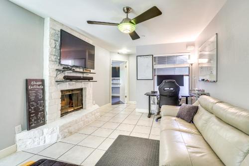 Parker Lane Appartement | 4 Mi to Dtwn Gem with Pool Access and Patio in Austin