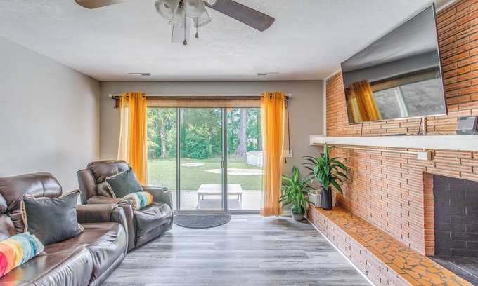 Loris Maison | 4 Mi to Loris Nature Park: Family Home w/Yard
