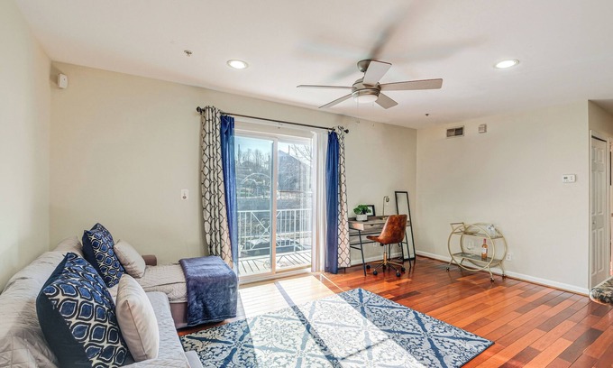 Washington Highlands Copropriété | 4 Mi to Nationals Park: DC Condo w/ Balcony!