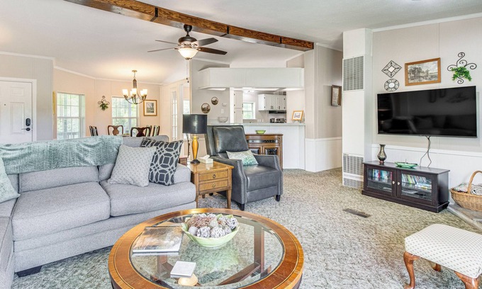 Elizabeth Maison | 4 Mi to Norfork Lake: Country Stay w/ Farm Views!