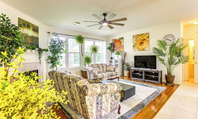 Spring Maison | 4 Mi to Old Town Spring: Family Retreat w/Yard!