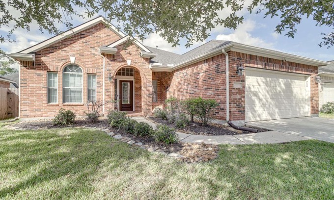 Spring Maison | 4 Mi to Six Flags Spring Vacation Home