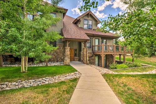The Highlands Appartement | 4 Mi to Ski Summit County Condo with Resort Perks