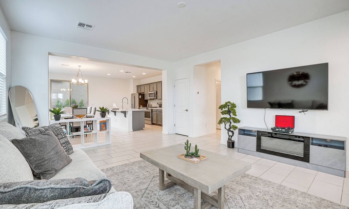 Avondale Maison | 4 Mi to Westgate: Newly Built Home in West Valley!