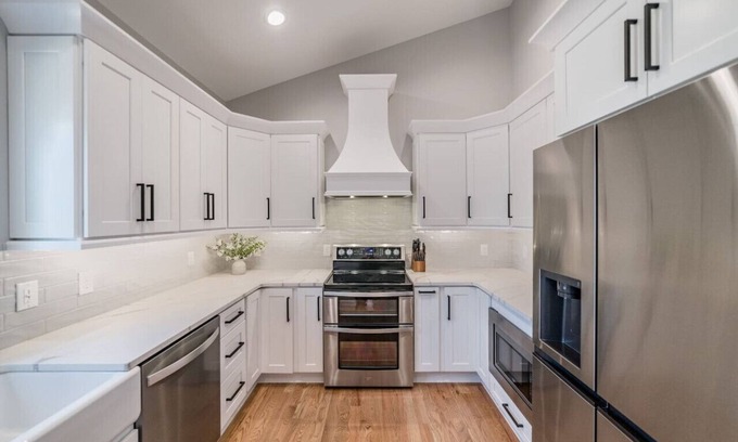 Vista Acres Maison | 4 Min to LU + shopping! | Hot Tub | Mtn Views