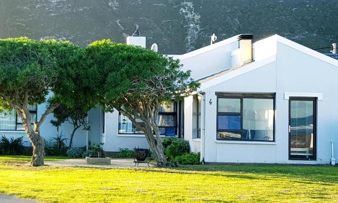 L'Agulhas Maison | 4 On Hoffman Seaview