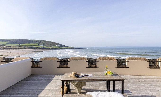 Putsborough Maison | 4 Out Of The Blue - pet friendly sea view home sleeping 6 in Croyde