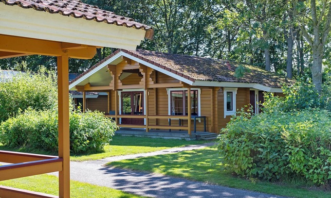 Municipality of Hardenberg Maison | 4-person bungalow with private sauna, veranda and washing machine at holiday park ’t Hooge Holt near Gramsbergen and nature.